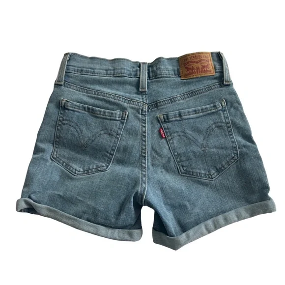 Levi’s mid length shorts (stretchy & comfy) - Picture 2 of 6